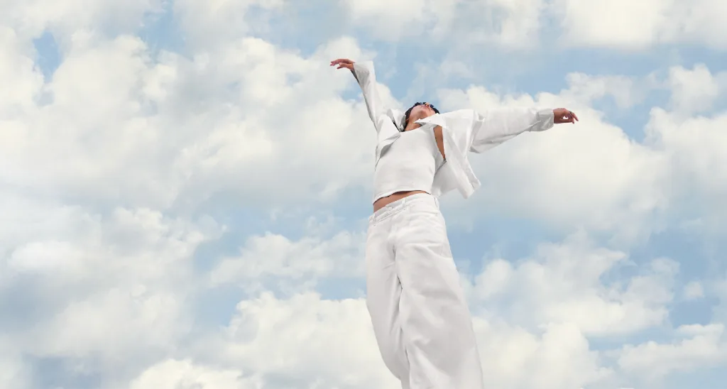 Pantone Color of the Year 2026: Cloud Dancer - A Cor que Define o Futuro do Design